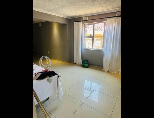 6 BEDROOM HOUSE FOR SALE IN NTUZUMA C